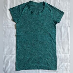 Lululemon. Size 8. Swiftly Tech. Teal Short Sleeve Shirt.
